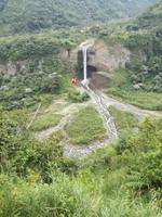 Seilbahnfahrt oberhalb von Banos