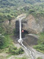 Seilbahnfahrt oberhalb von Banos