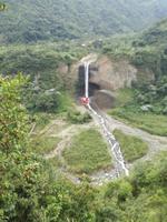 Seilbahnfahrt oberhalb von Banos