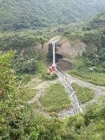 Seilbahnfahrt oberhalb von Banos
