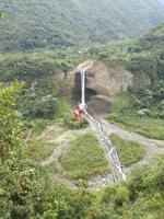 Seilbahnfahrt oberhalb von Banos
