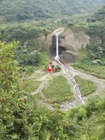 Seilbahnfahrt oberhalb von Banos