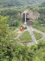 Seilbahnfahrt oberhalb von Banos