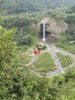 Seilbahnfahrt oberhalb von Banos