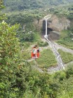 Seilbahnfahrt oberhalb von Banos