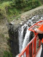 Seilbahnfahrt oberhalb von Banos