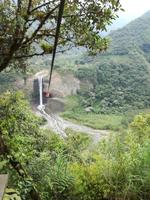 Seilbahnfahrt oberhalb von Banos