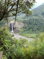 Seilbahnfahrt oberhalb von Banos