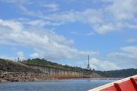 van Blommenstein Staudamm - die 54m hohe Staumauer von der Wasserseite 