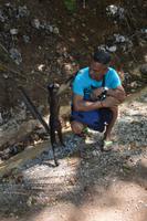 Île Royal - unser lokaler Reiseleiter Andre mit einem Kappuzineraffen