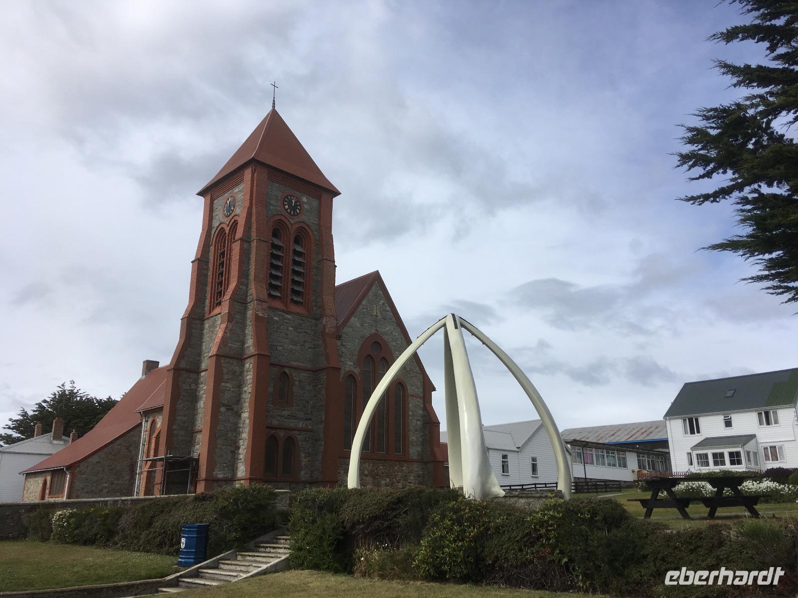 Falklandinseln - Spaziergang durch Stanley - Christ Church Cathedral und Walknochenmonument