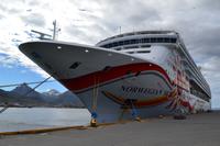 Ushuaia und Feuerland-Nationalpark - Die Norwegian Sun im Hafen von Ushuaia