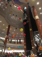 Abschiedssingen im Atrium auf der Norwegian Sun