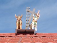 Peru - Glücksbringer auf dem Dach