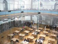 Blick in die öffentliche Bibliothek