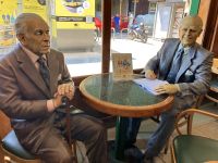 Schriftsteller und Maler sind im Kaffeehaus verewigt