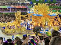 Die Sonne ist aufgegangen bei diesem Wagen