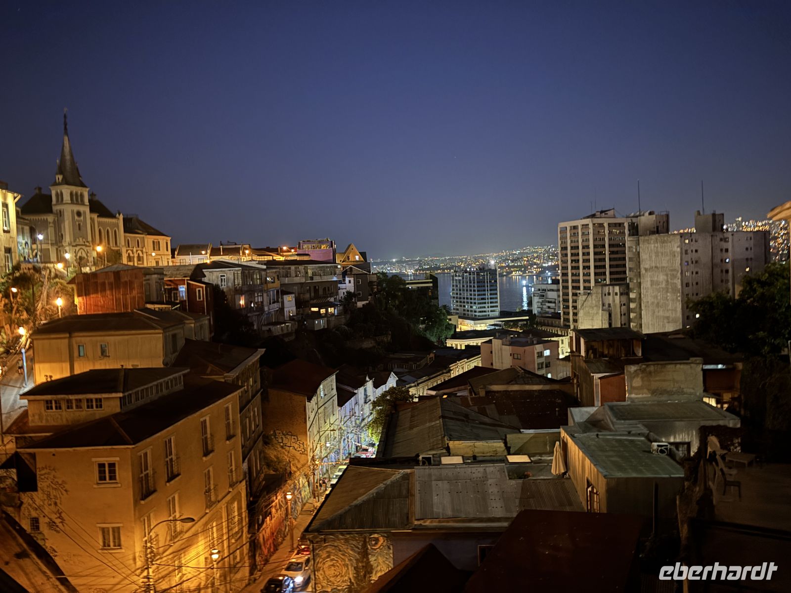 Am Abend in Valparaiso &ndash; &copy;  (Eberhardt TRAVEL)
