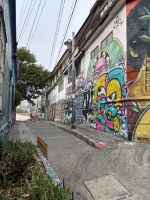 Bunte Straßen in Valparaiso_2 &ndash; &copy; Domenic Obiegli (Eberhardt TRAVEL)