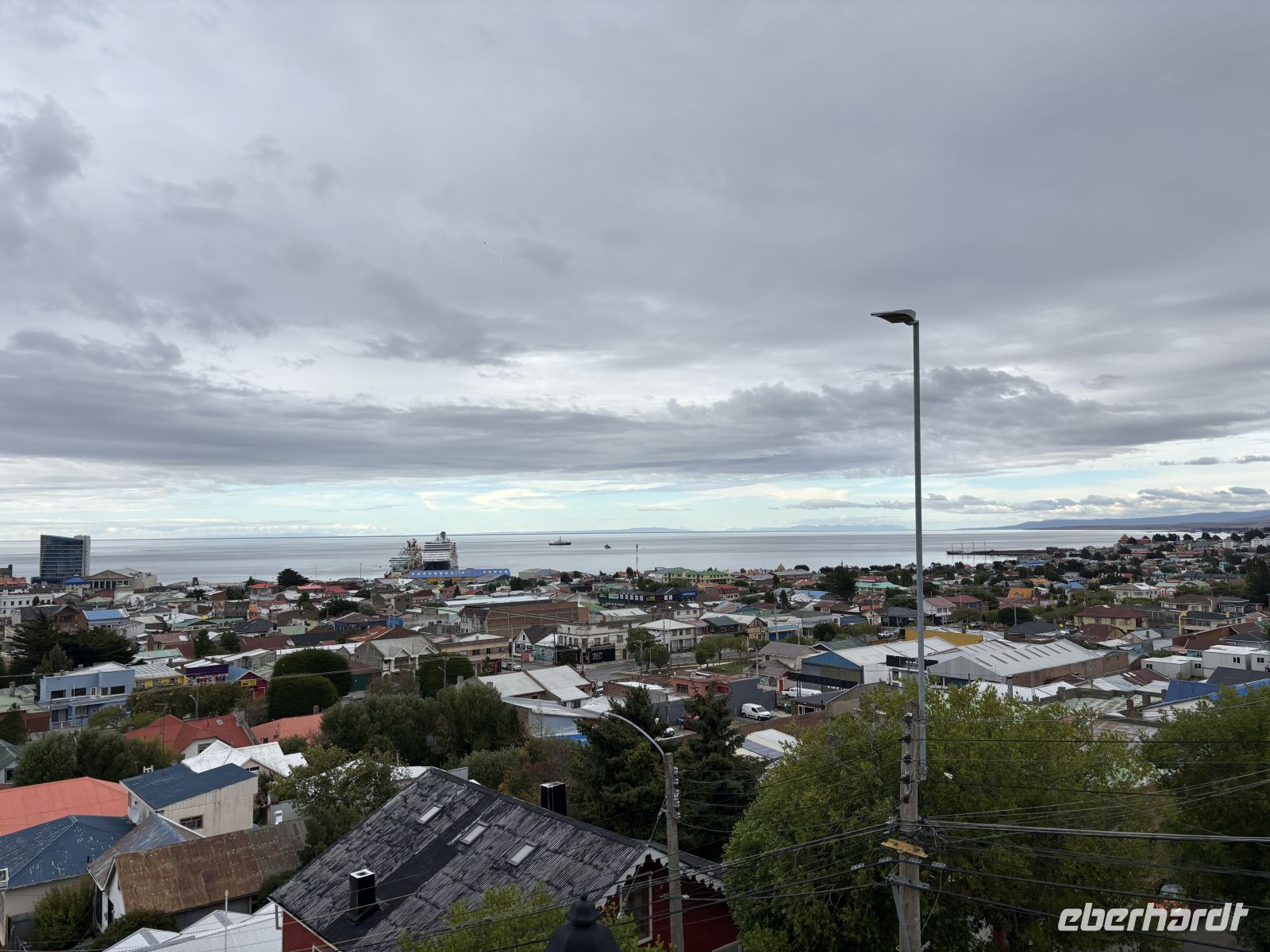 Über den Dächern von Punta Arenas &ndash; &copy;  (Eberhardt TRAVEL)