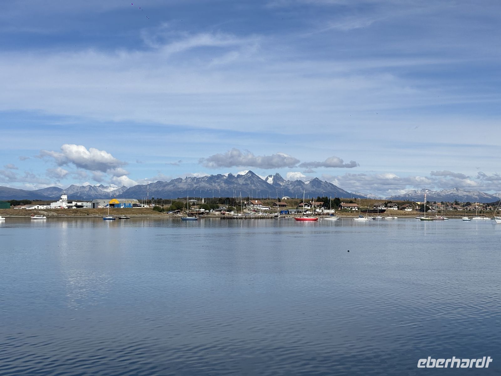 Einfahrt nach Ushuaia# &ndash; &copy;  (Eberhardt TRAVEL)