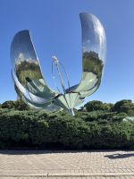 Floralis Generica &ndash; &copy; Domenic Obiegli (Eberhardt TRAVEL)