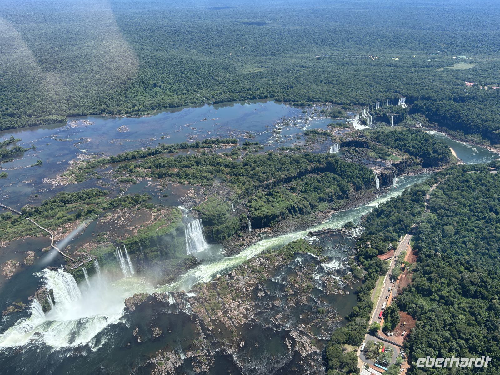 Überflug der Iguazúwasserfälle  &ndash; &copy;  (Eberhardt TRAVEL)