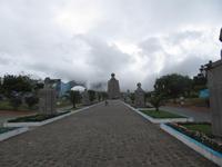 Quito -  am Äquator - Äquatordenkmal
