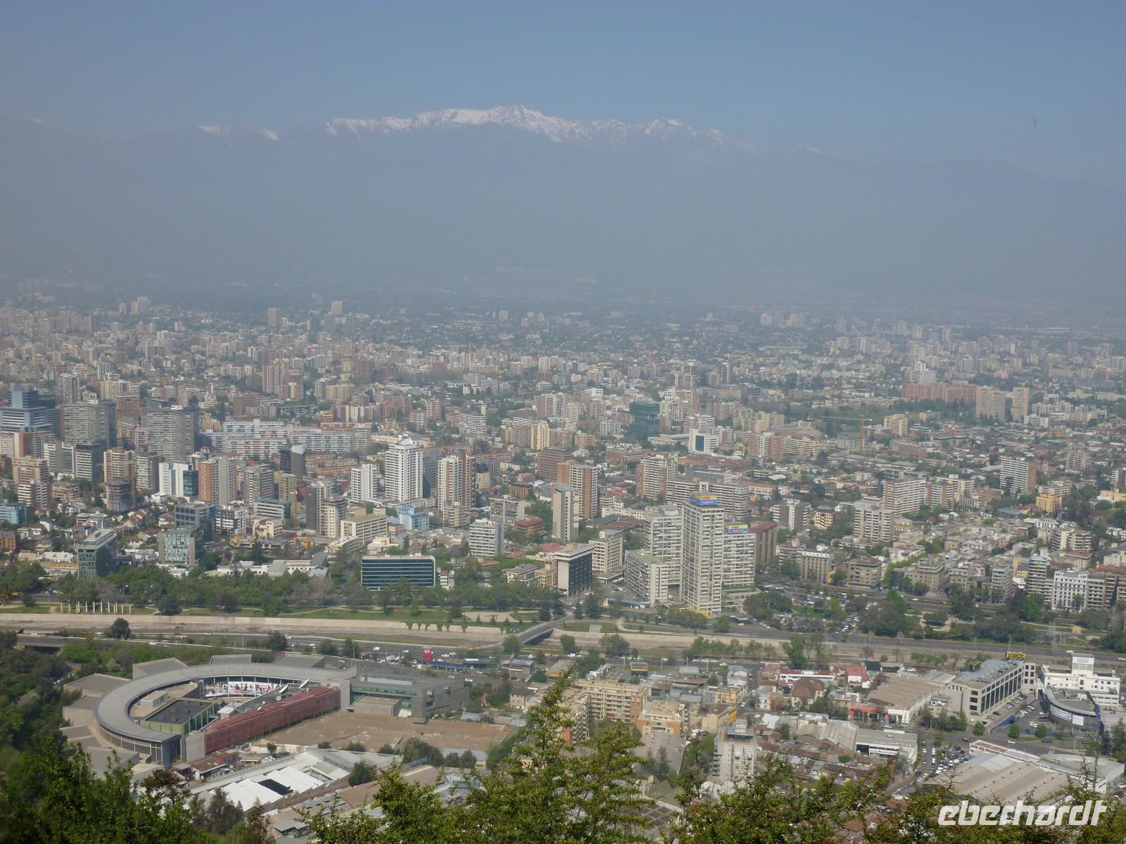 Blick auf Santiago und die Anden