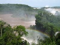 Iguazu Wasserfälle - argentinische Seite mit Regenbogen, Insel San Martin