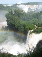 Iguazu Wasserfälle - argentinische Seite mit Regenbogen, Insel San Martin