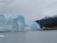 Patagonien - Bootsfahrt zum Perito Moreno-Gletscher, Kalbung