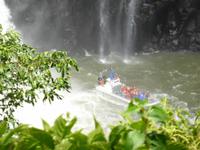 Brasilien/ Nationalpark Iguacu - Bootsfahrt entlang Wasserfälle