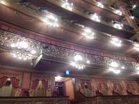 die Boxen, Teatro Colon