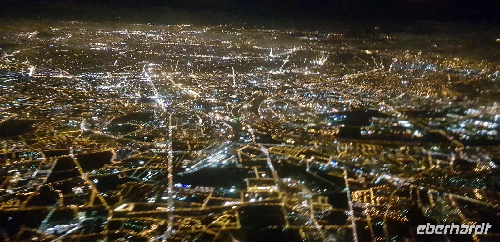 Flug über Paris