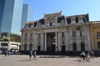 Spaziergang durch die Altstadt von Santiago - Hauptpost am Plaza de Armas