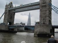 Tower Bridge mit Glasscherbe