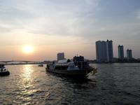 08.02.2016: Bangkok - Besuch des Nachtmarktes (Sonnenuntergang am Chao Phraya-Fluss)