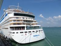 31.01.2016: AIDAbella im Hafen von Penang