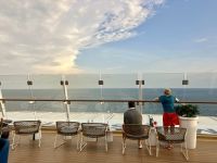 Geniessen in der Bar auf Deck 14