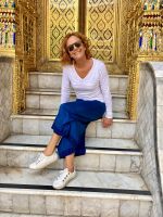 RL sitzend auf kuehlem Marmor