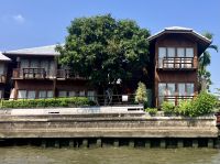 Ein Privathaus am Fluss in Bangkog