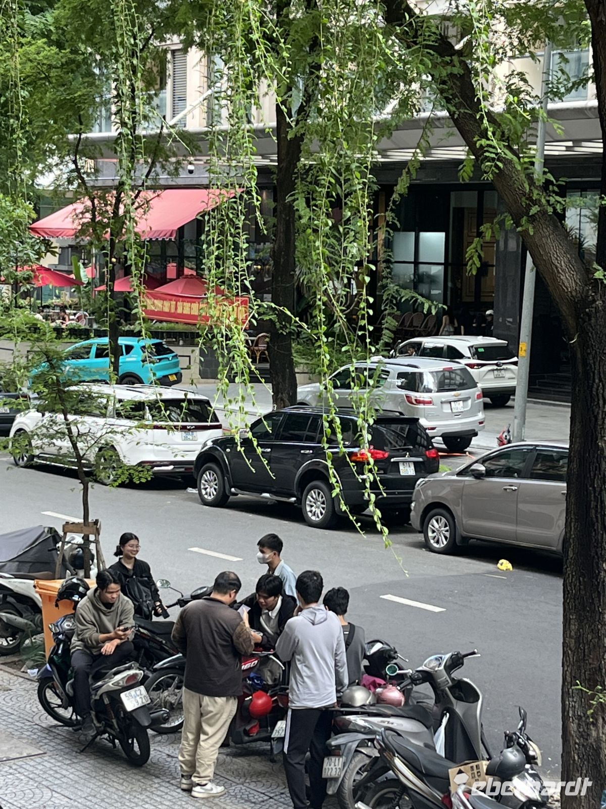 Unsere Mopeds mit Fahrern, Ho-Chi-Minh-Stadt, Vietnam