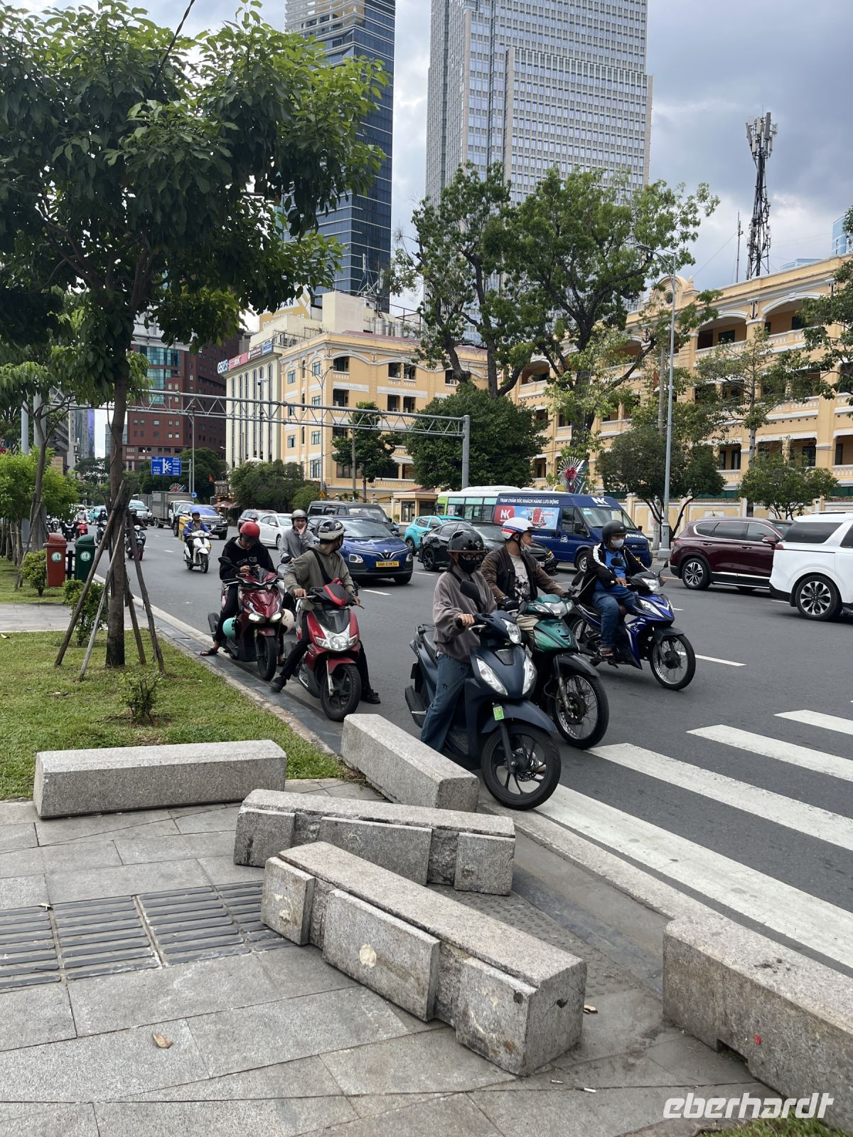 Unsere Mopeds mit Fahrern, Ho-Chi-Minh-Stadt, Vietnam