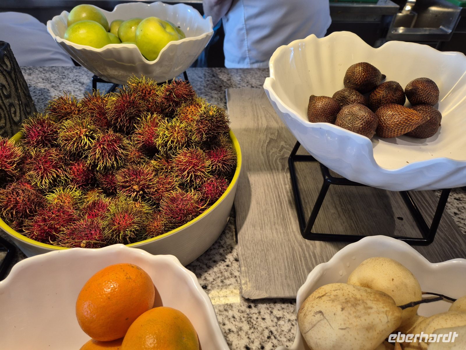 3. Seetag auf Mein Schiff 6, Kurs Koh Samui, exotisches Obst auf dem Buffet