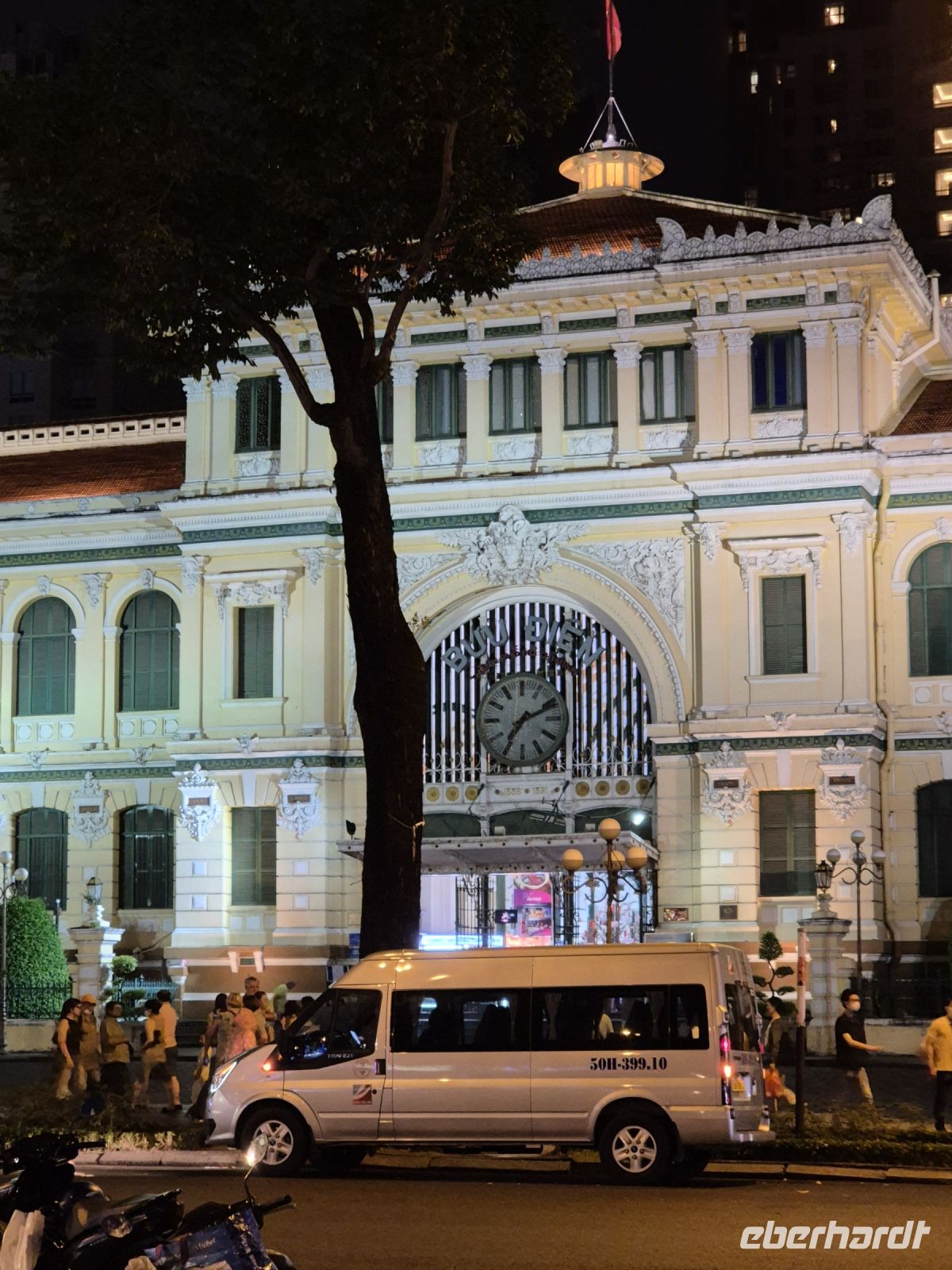 Rundfahrt durch Saigon, Postamt