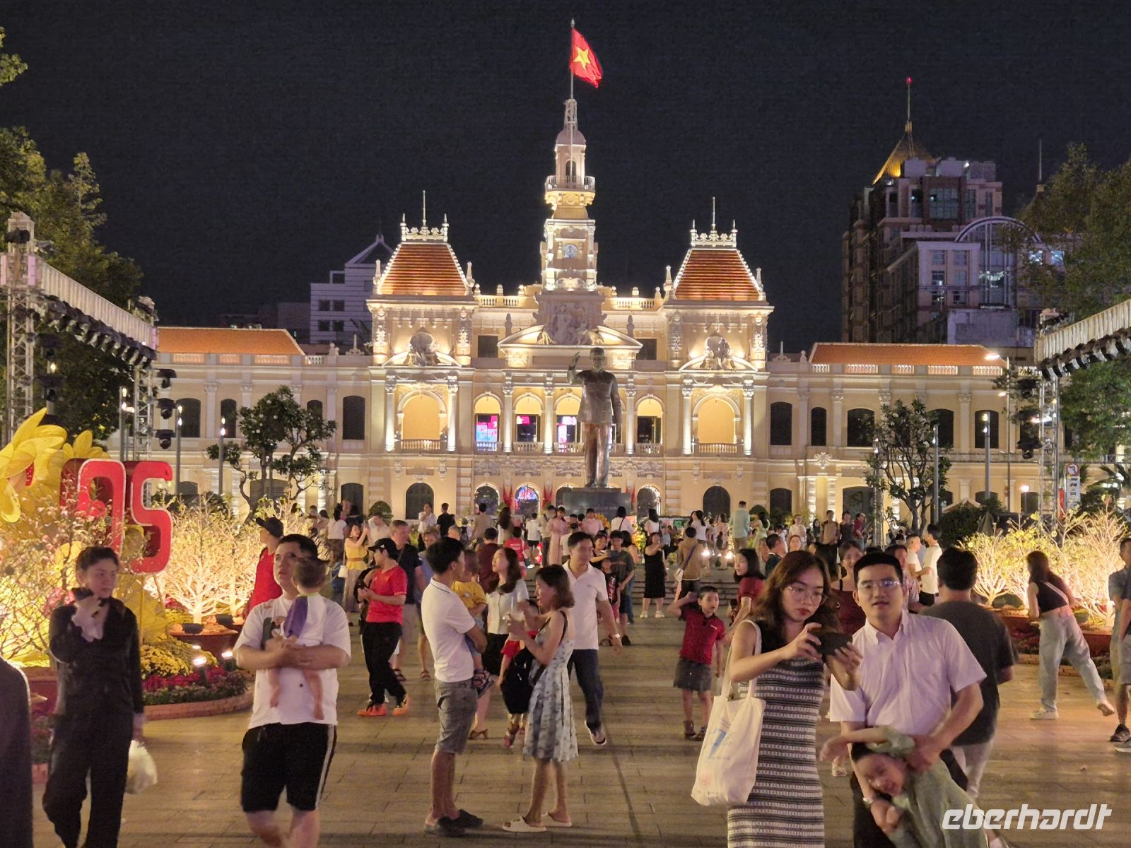 Rundgang im Zentrum von Saigon, historisches Rathaus