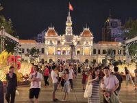 Rundgang im Zentrum von Saigon, historisches Rathaus