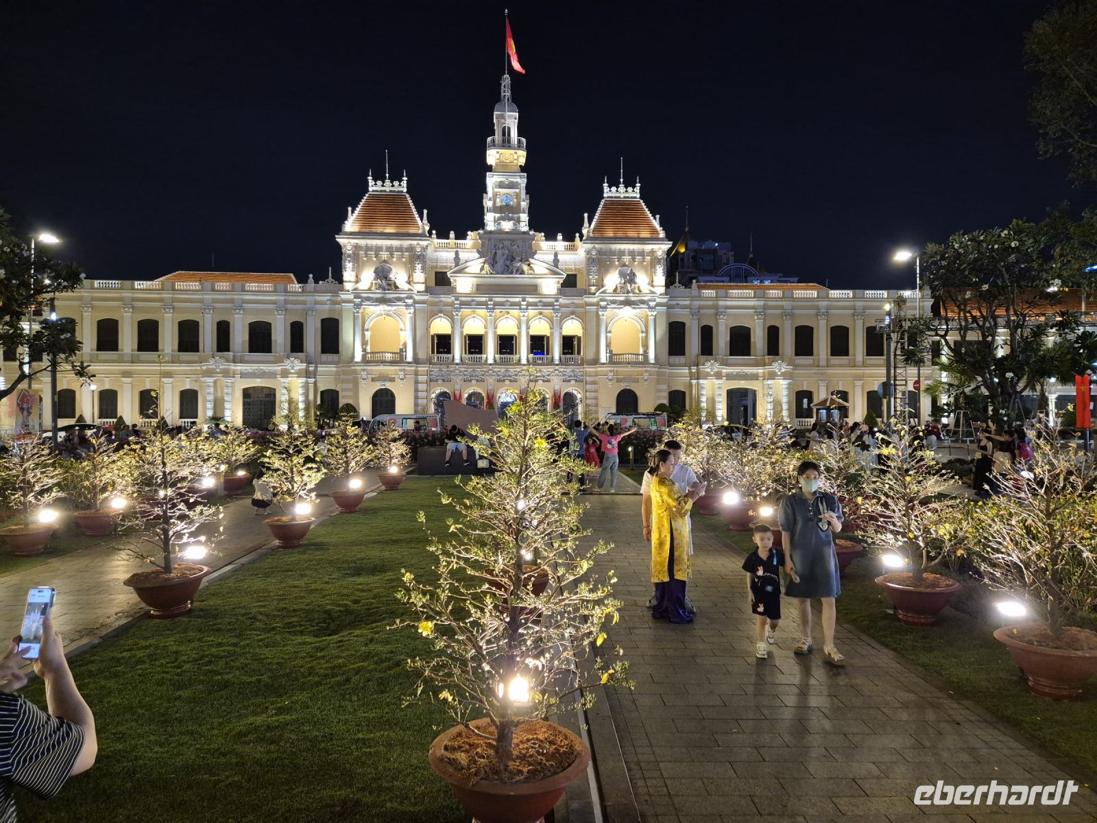 Rundgang im Zentrum von Saigon, historisches Rathaus