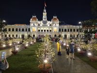Rundgang im Zentrum von Saigon, historisches Rathaus